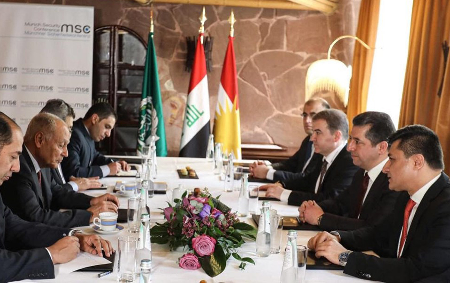 مەسرور بارزانی سەرۆکوەزیرانی هەرێمی کوردستان لەگەڵ ئەحمەد ئەبوغێت، ئەمینداری گشتیی کۆمکاری عەرەبی کۆبووەوە