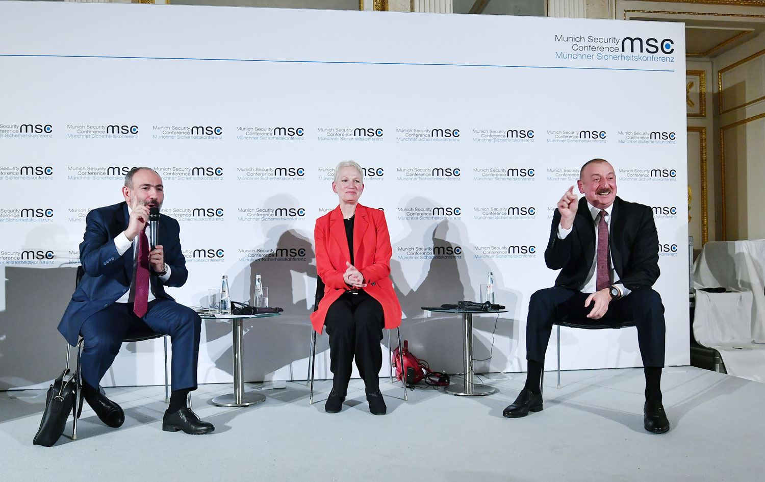 Ermenistan ve Azerbaycan liderleri ilk kez kamuoyu önünde tartıştı