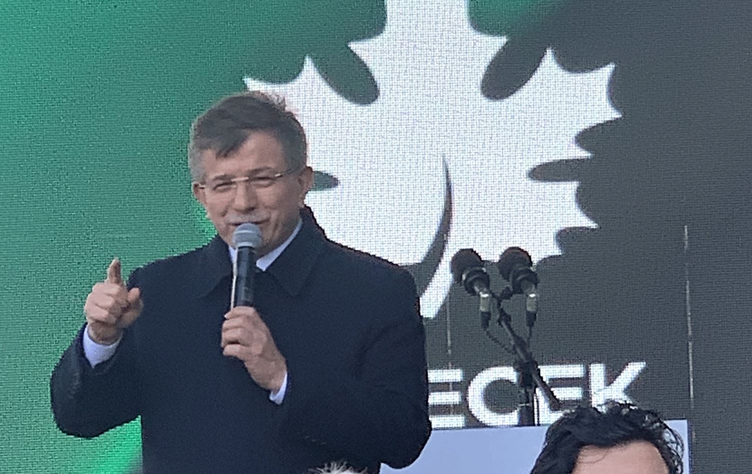 Davutoğlu: Oğlunu diğer vatan evlatlarından ayıran biri devlet adamı olamaz