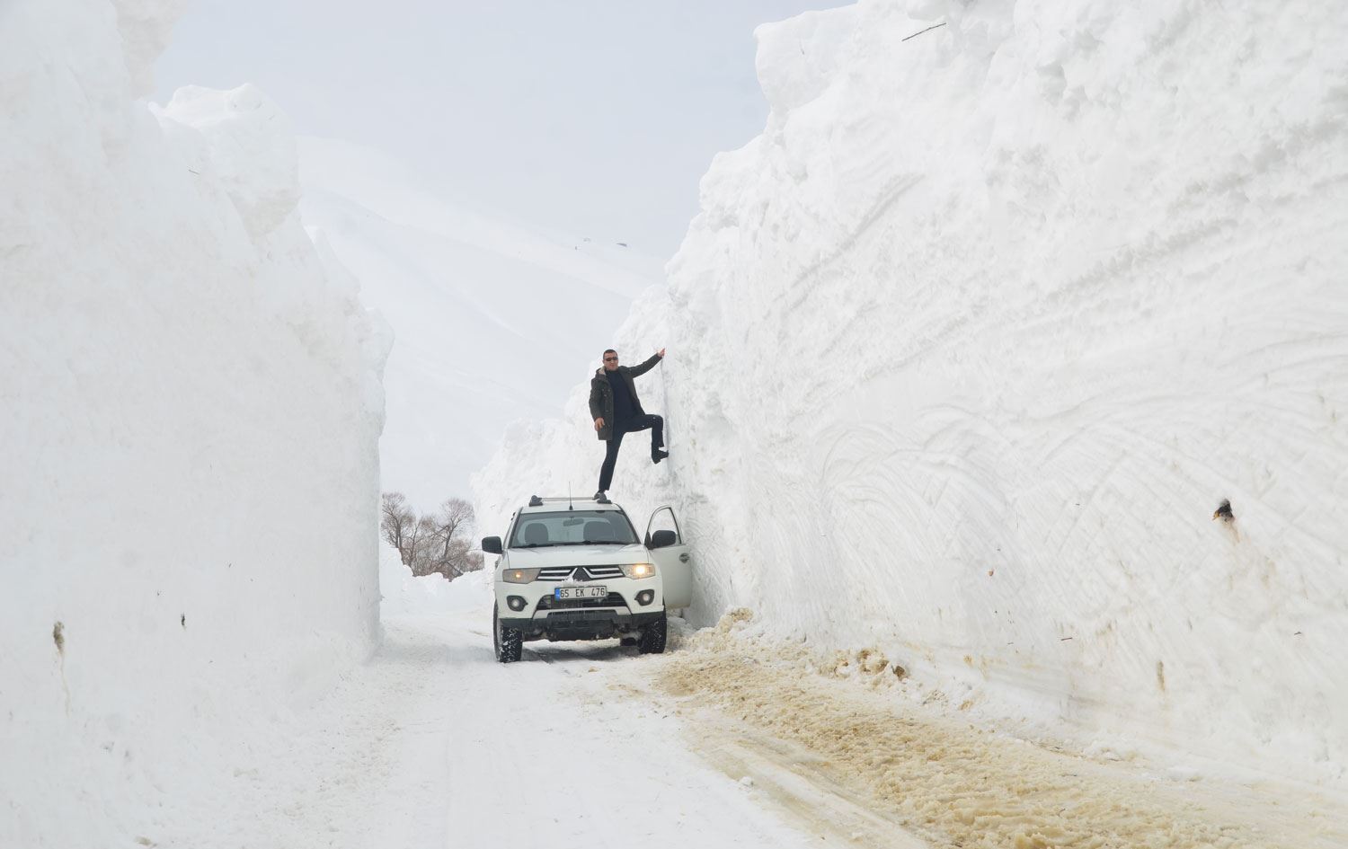 VÎDEO - Li Geverê bilindbûna berfê 6 metre derbas kir