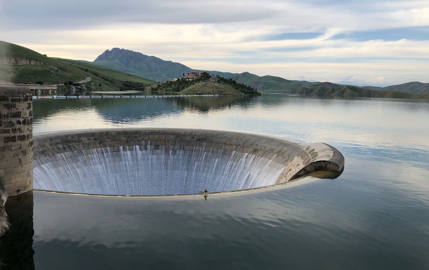 گلدانەوەی ئاو لە بەنداوەکانی دووكان ‌و دەربەندیخان دەستی پێكرد