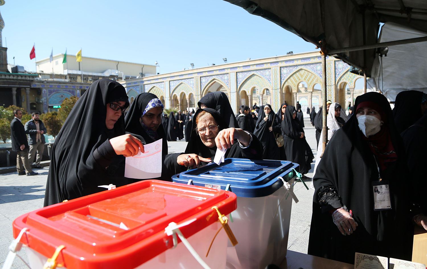 İran’da Parlamento Seçimleri için oy verme süreci başladı