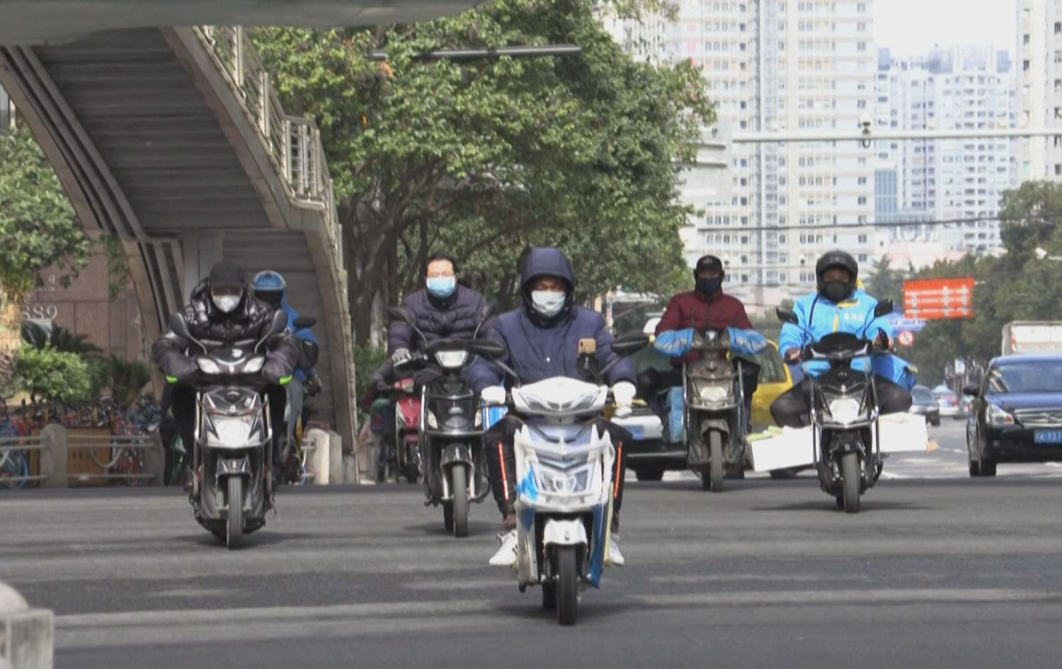 لە چین کرێکارانی دیلیڤەری شارەکانیان بە زیندوویی هێشتووەتەوە