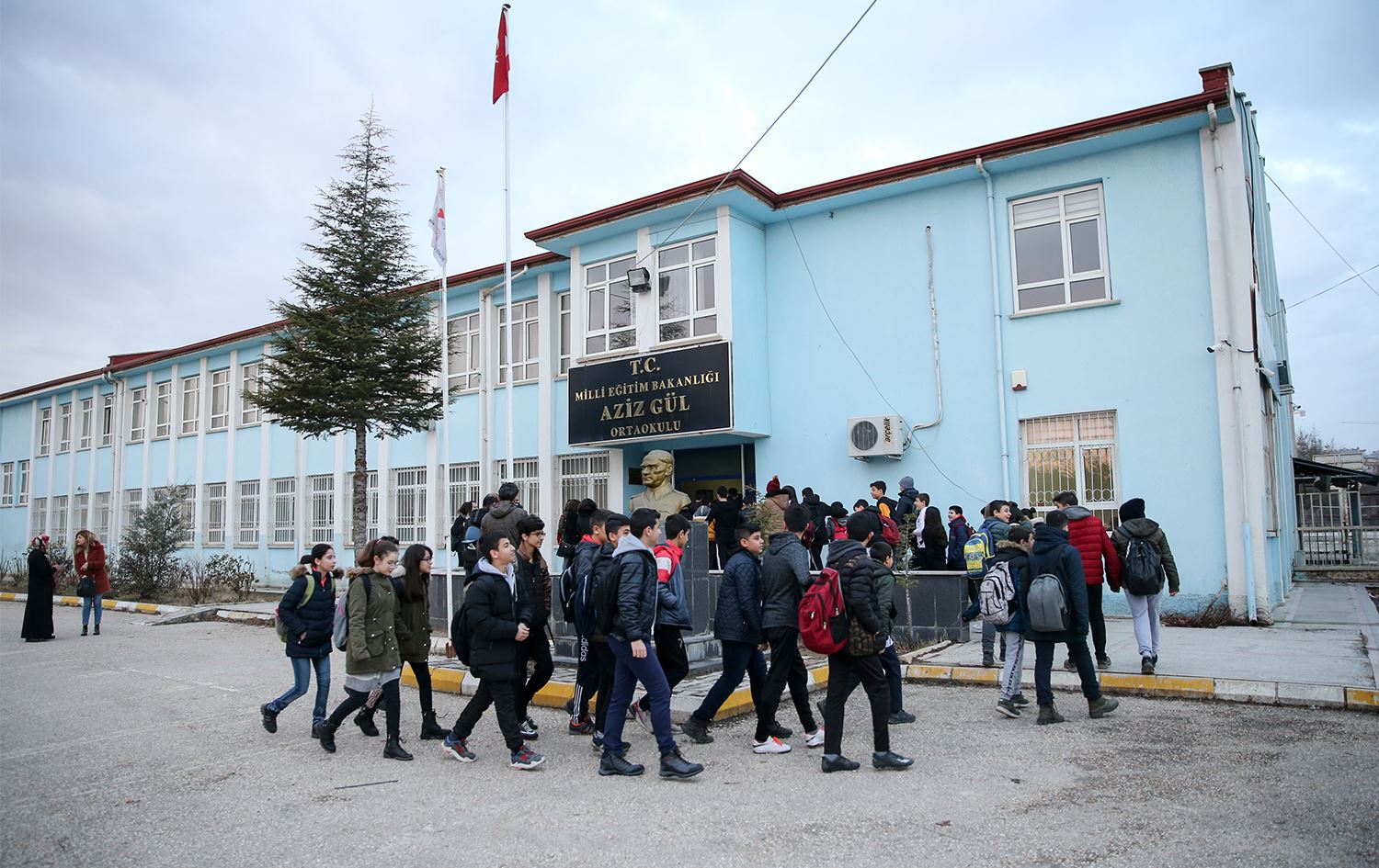 Elazığ'da depremin ardından ilk ders zili çaldı