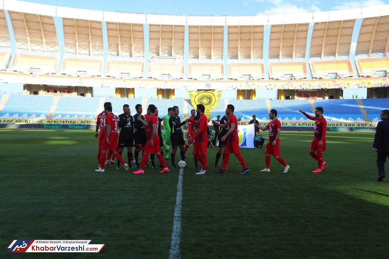 ڤیدیۆ؛ بەهۆی کۆرۆناوە تۆپی پێی  ئێران رووداوی سەیر بەخۆیەوە دەبینێت