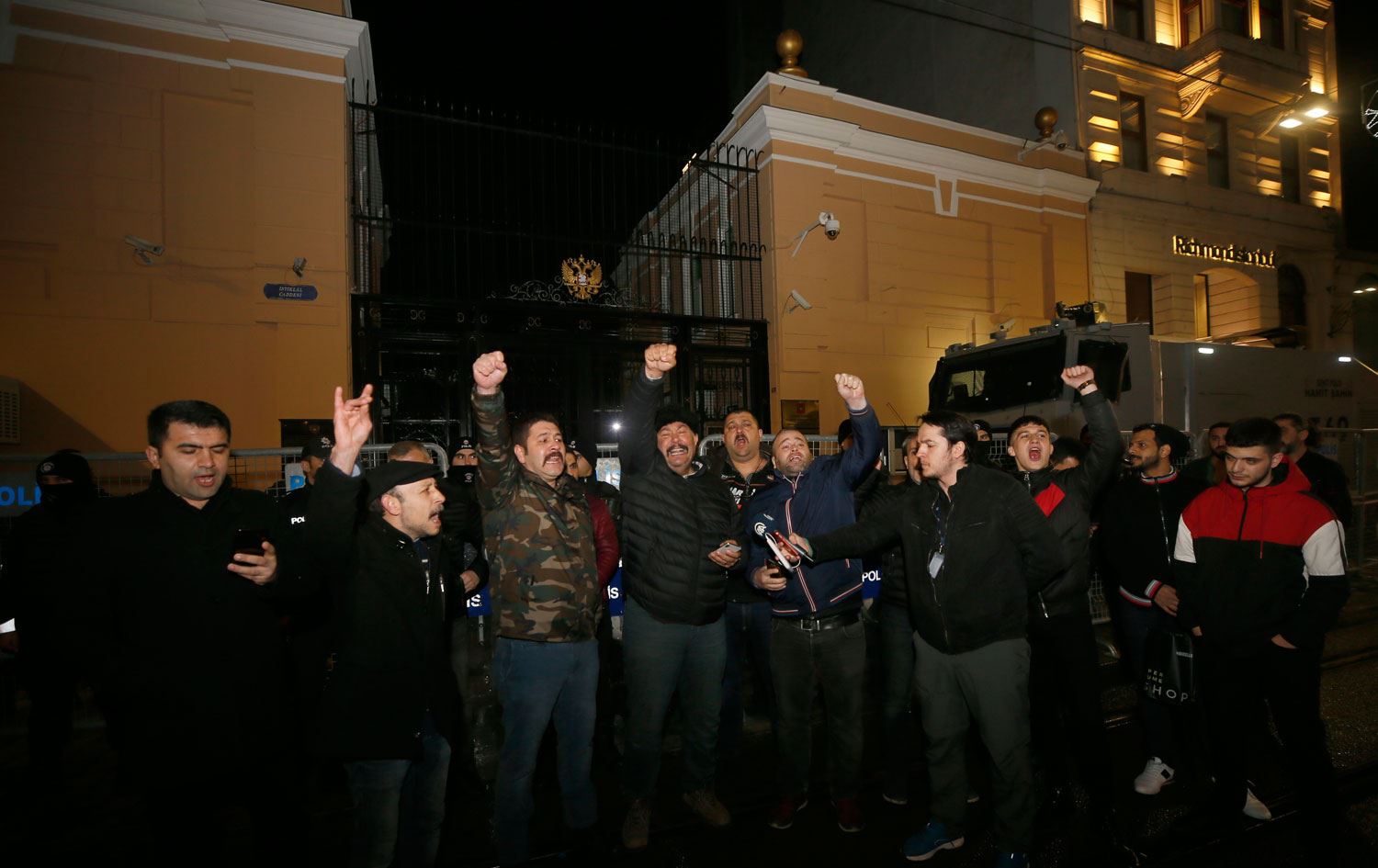 Rusya’nın İstanbul Başkonsolosluğu önünde protesto eylemi