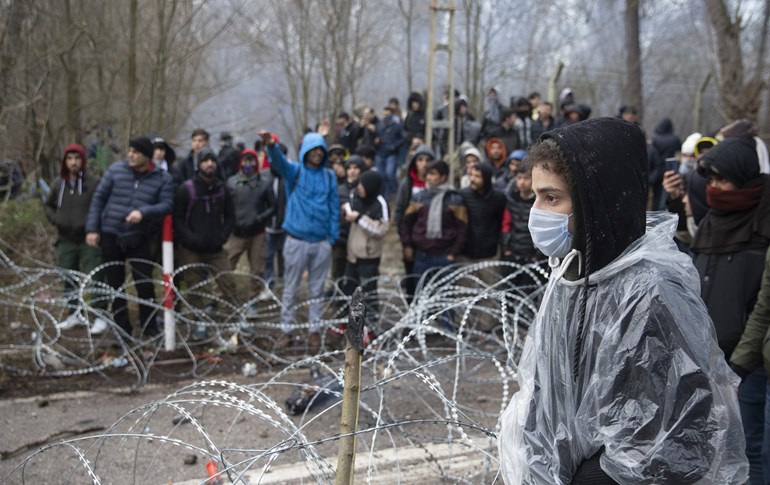 کۆبوونەوەی کۆچبەران لەسەر سنووری تورکیا و یۆنان