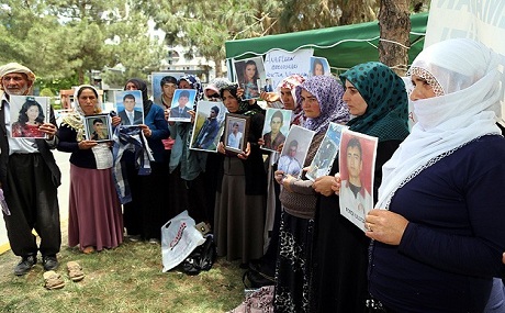 Malbatên ku ji bona xwe çalakiya rûniştinê dikin dest bi gireva birçîbûnê dikin