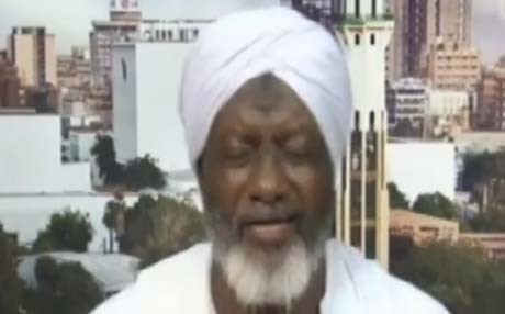 جادووگەرێک: لە رێگای تۆڕە کۆمەڵایەتییەکان جادوو لەخەڵک دەکرێت