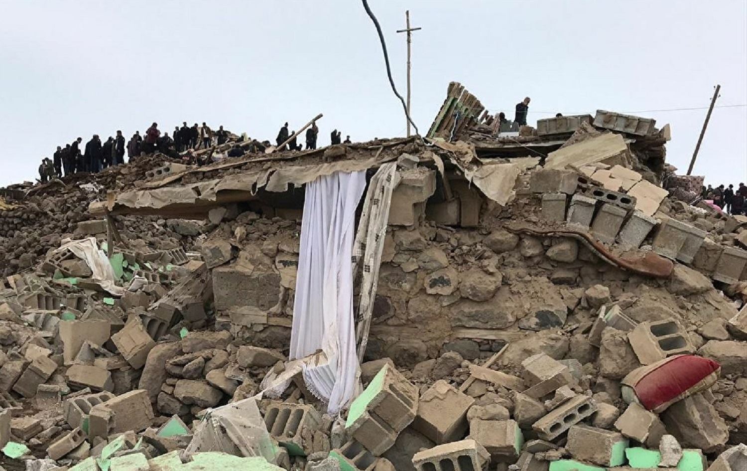 Ajeldarên Wanê ji ber erdhejê têne qerebûkirin