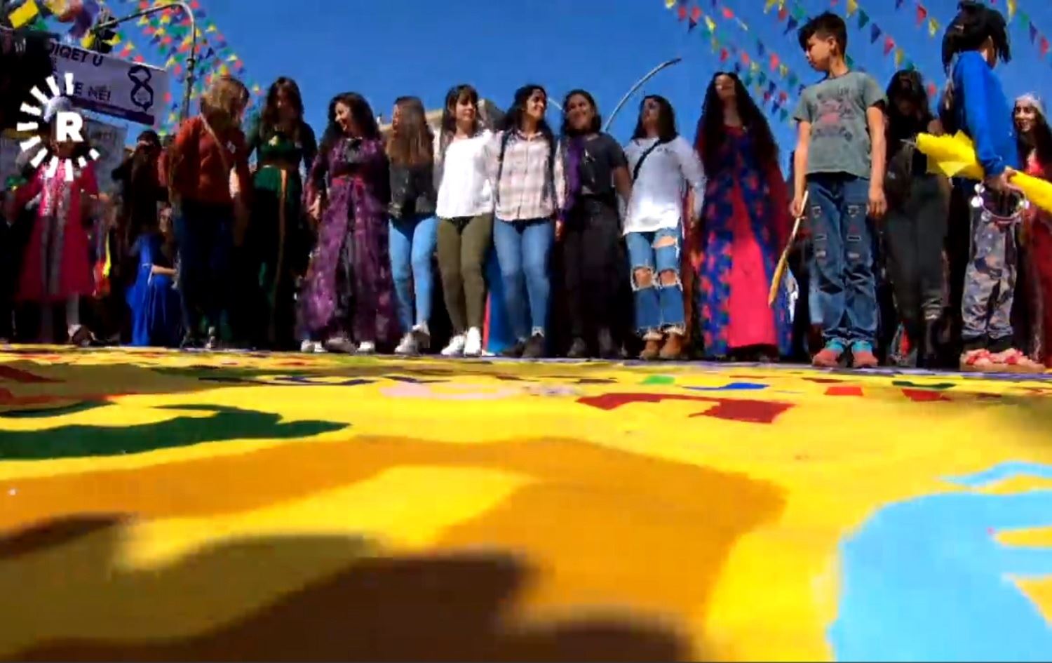 AMED: Jin û mêr bi hev re daxwaza azadî û wekheviyê kirin