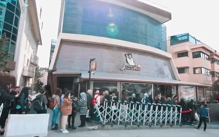 Karsazekî Kurd roja 8ê Adarê mêvandarî li 40 hezar û 700 jinan kir