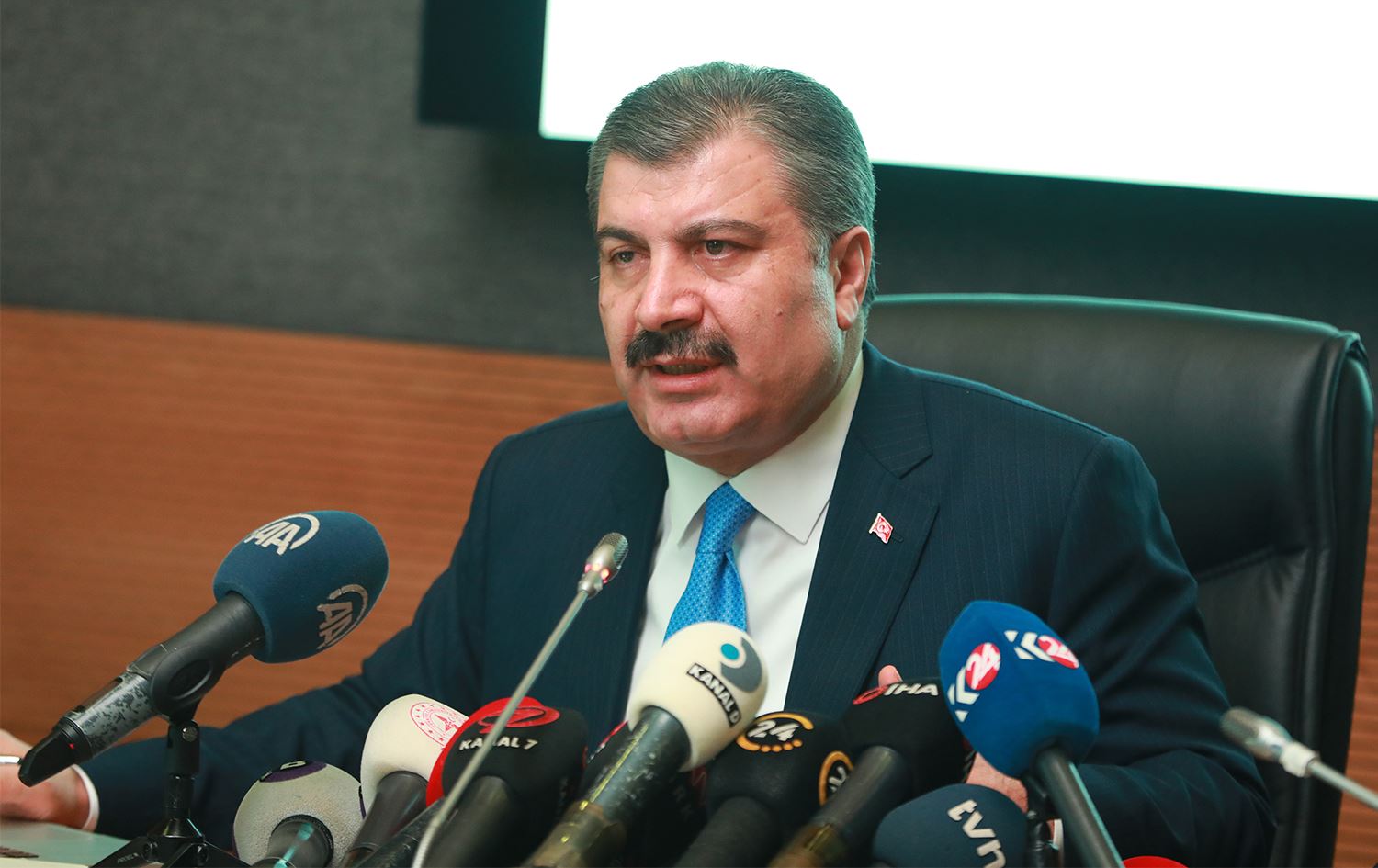 Türkiye Sağlık Bakanı Koca: Koronavirüsün Türkiye'de de olma ihtimali yüksek