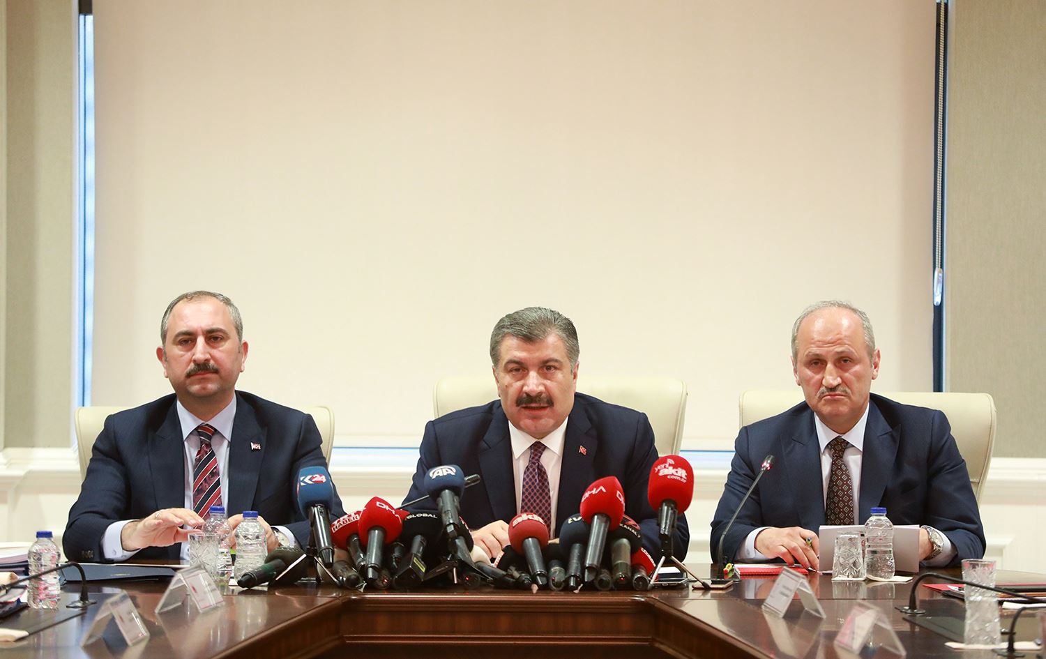 Türkiye Sağlık Bakanı Koca: Koronavirüs vaka sayısı 5'e yükseldi