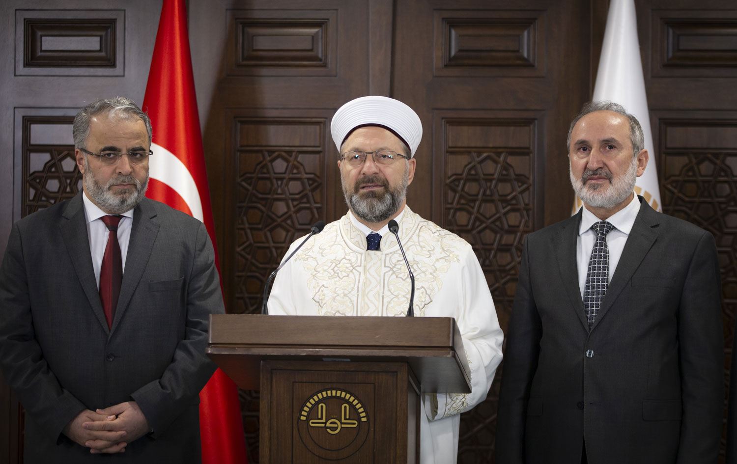 Diyanet İşleri Başkanlığı’ndan cemaatle namaz kararı