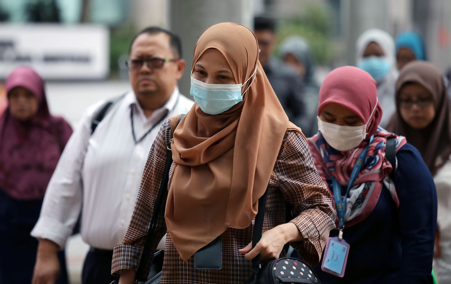 حکومەتی مالیزیا لە هاووڵاتییانی دەپاڕێتەوە لە ماڵەکانیان نەچنە دەرەوە