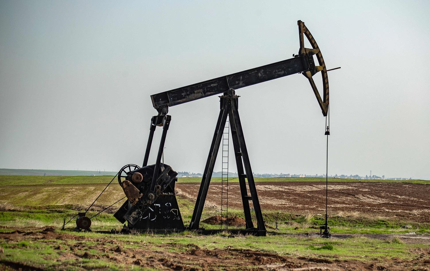 Oil rally loses steam as ECB move fails to calm markets