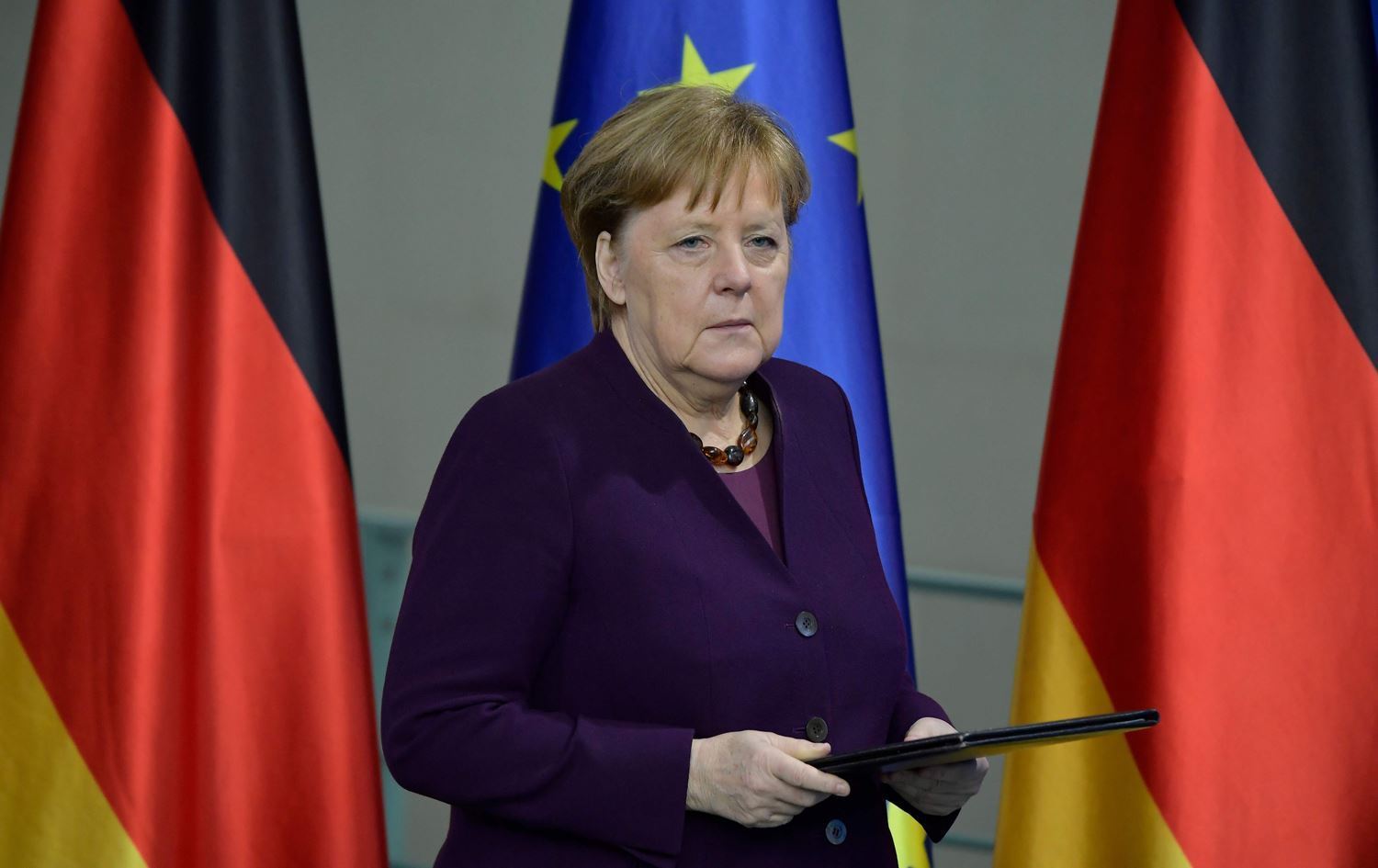 Angela Merkel'e yapılan koronavirüs testinin sonucu açıklandı