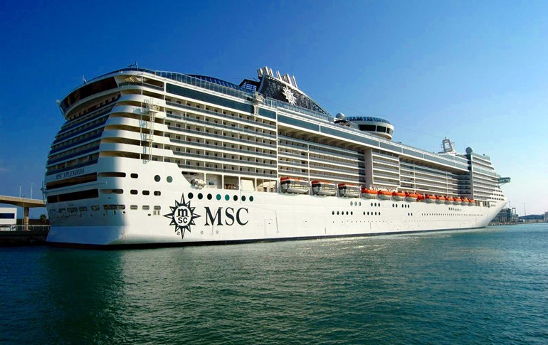 لە ئیتاڵیا کەشتییەکی گەشتیاری دەکرێتە نەخۆشخانە 