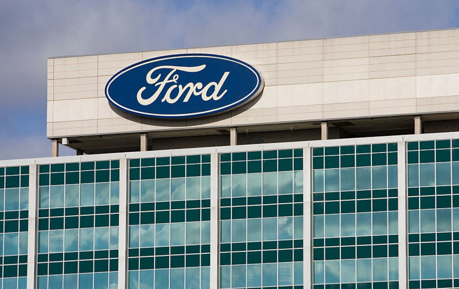 کۆمپانیای فۆرد ئامێری هەناسەدان بەرهەمدەهێنێت