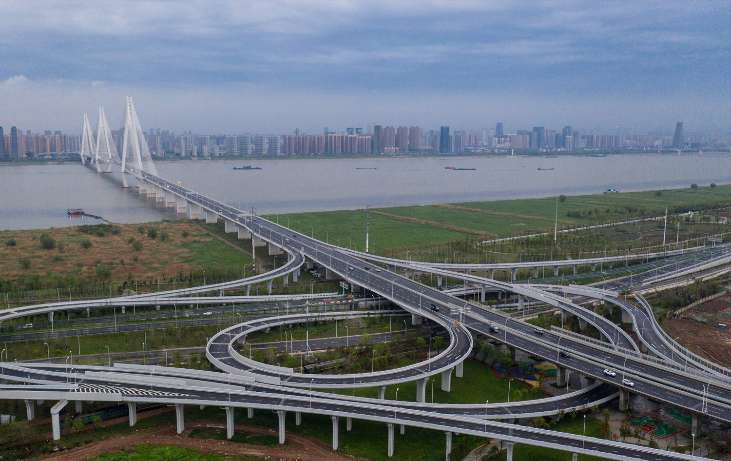 یەکەمجار کۆرۆنا لە شاری ووهانی چینەوە سەریهەڵدا