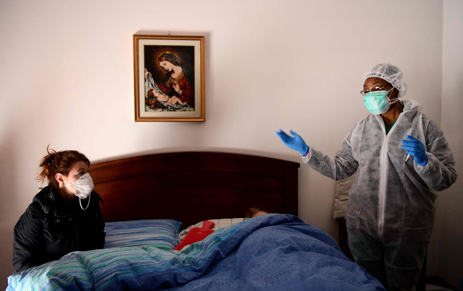 ژمارەیەک خۆبەخش لە ئیتاڵیا دەست بە دروستکردنی نەخۆشخانە دەکەن