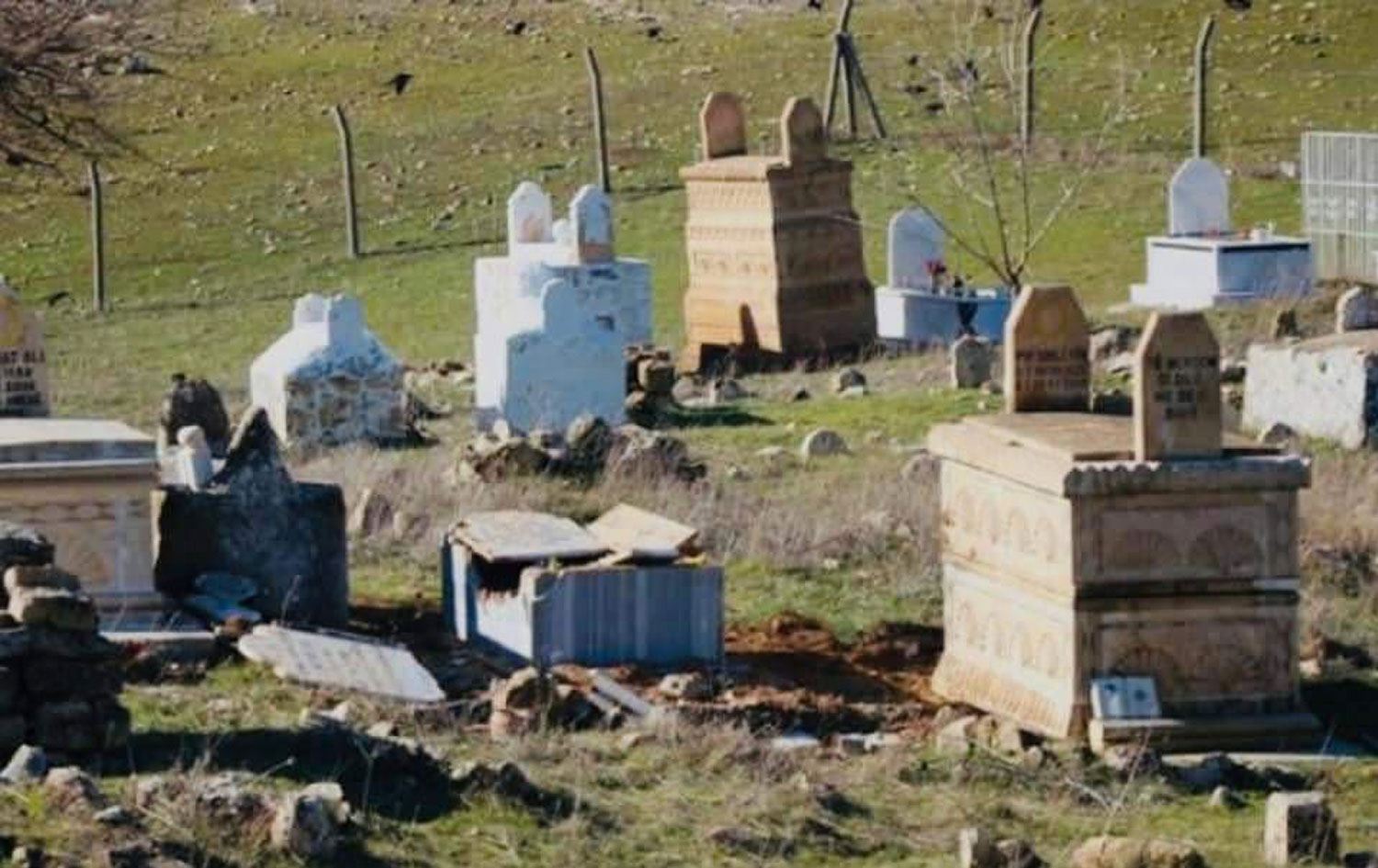 Azadî Hareketi’nden Ezidi mezarlıklarının tahrip...