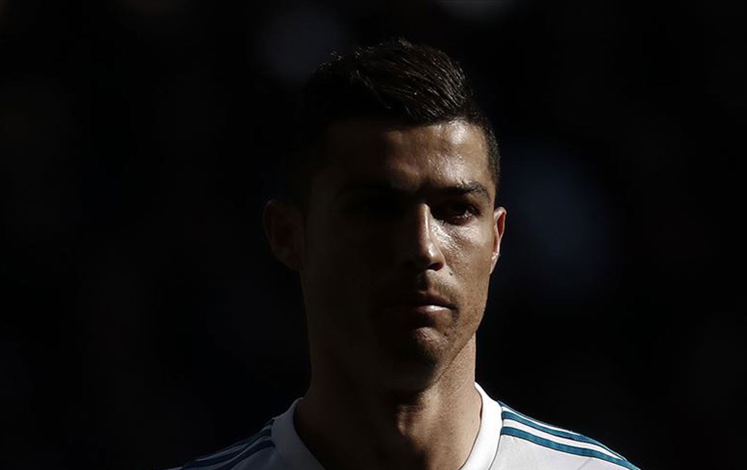 Cristiano Ronaldo'dan 'evde kal' çağrısı