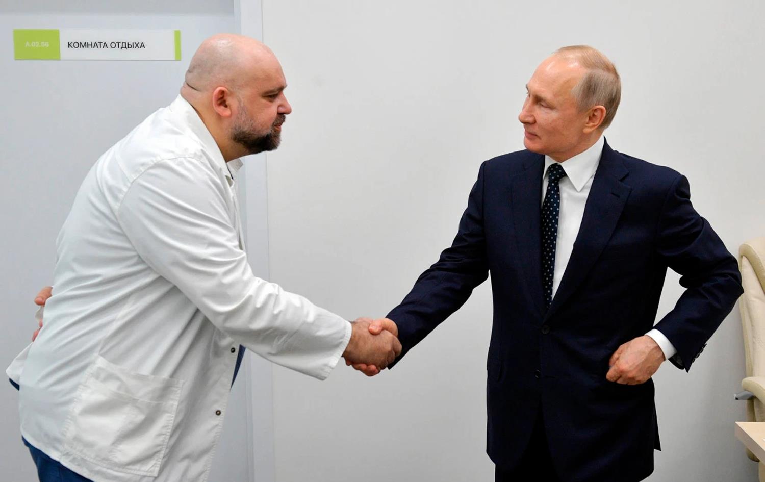 ڤلادیمیر پووتین، سەرۆکی رووسیا و ڕێوەبەری نەخۆشخانەی مۆسکۆ