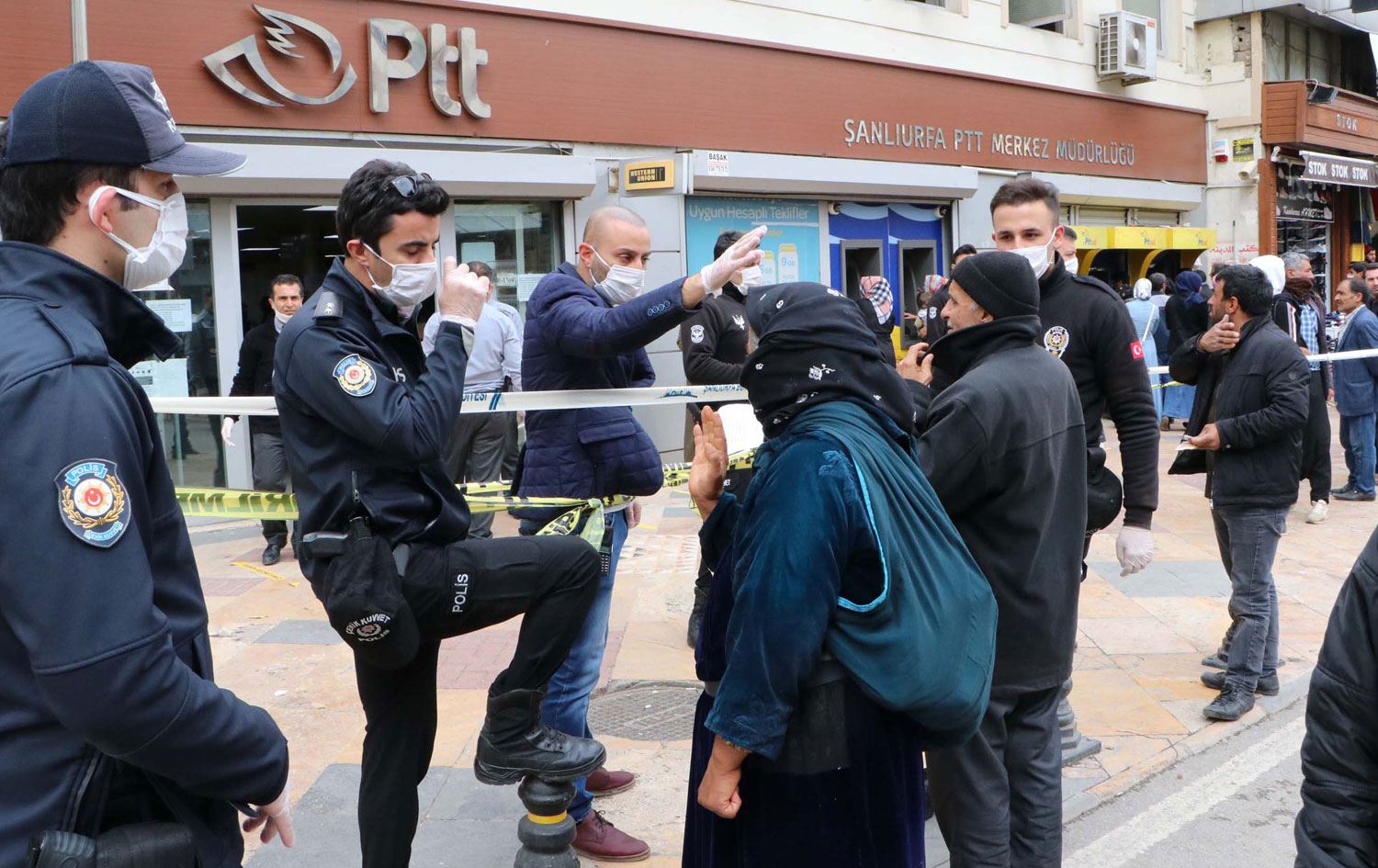 PTT, yoğunluk yaşanan şubelerini kapatma kararı aldı