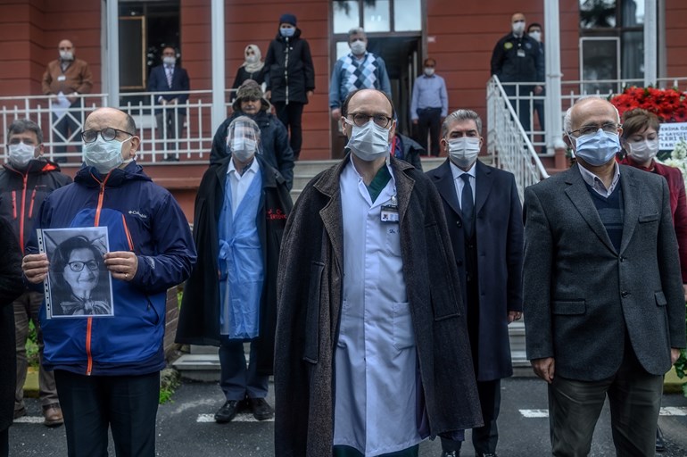Members of Cerrahpasa Faculty of Medicine hold a minute' silence for their retired colleague professor doctor Feriha Oz (photo) who passed away from the novel coronavirus, COVID-19, on April 3, 2020. Photo: Bulent Kilic / AFP