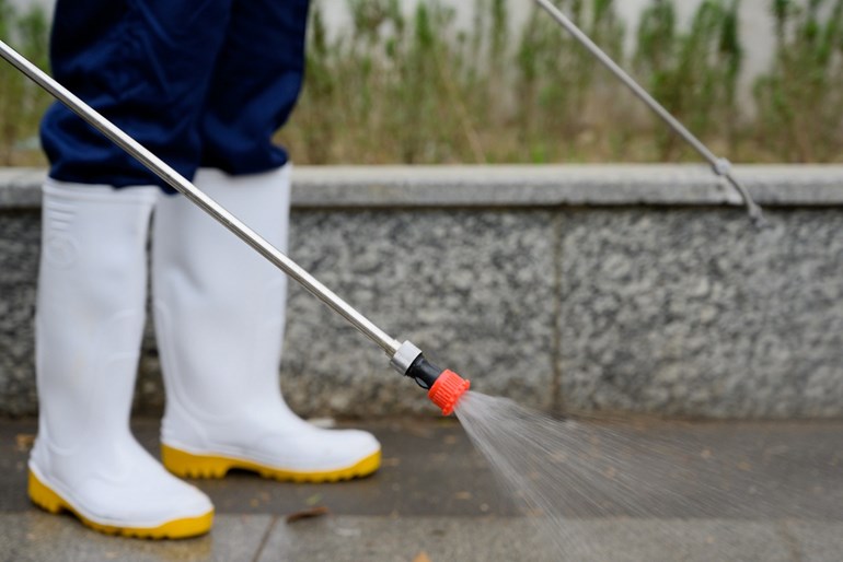 Municipal worker sanitizes the streets of Erbil. Photo: Bilind T. Abdullah