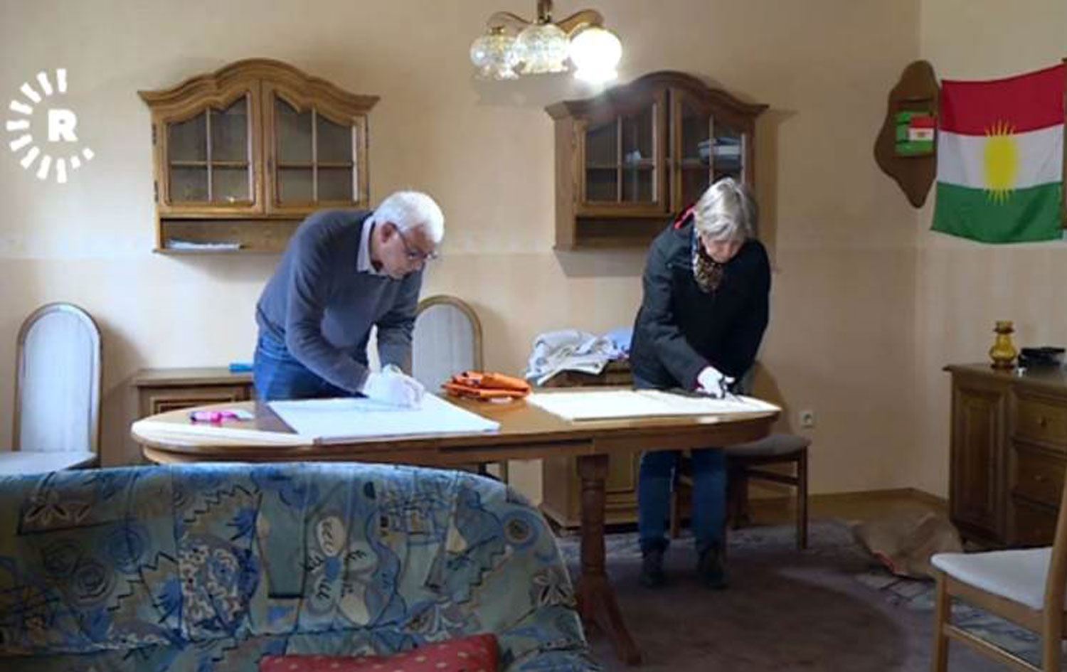 Almanya’da yaşayan Rojavalı terzi gönüllü maske üretiyor