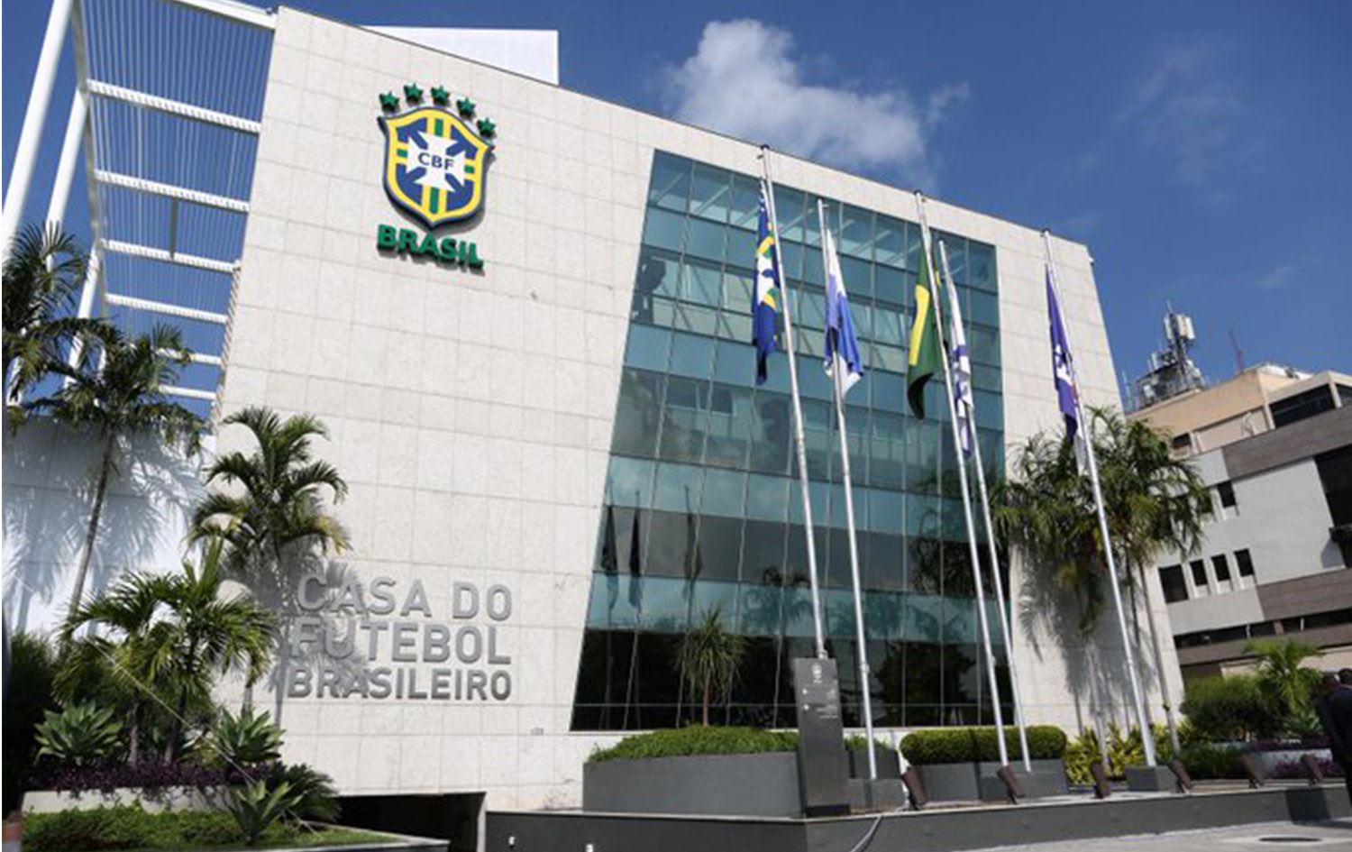 فیدراسیۆنی تۆپی پێی بەرازیل هاوکاریی یانەکانی دەکات