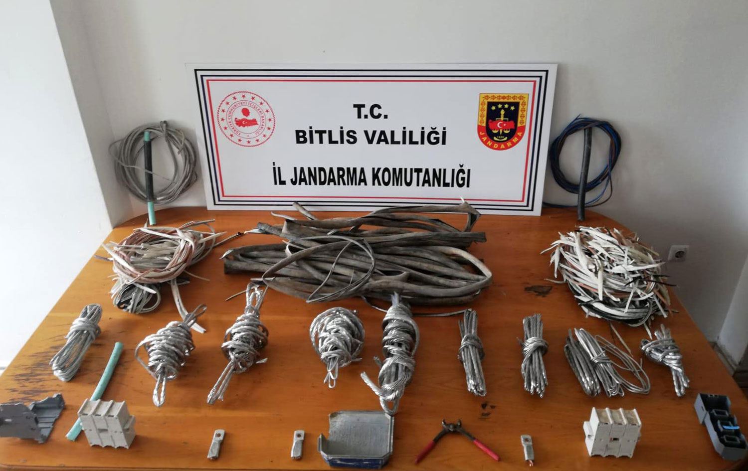 Bitlis’te hırsızlık yapan 3 kişiye ‘sokağa çıkma’ cezası verildi