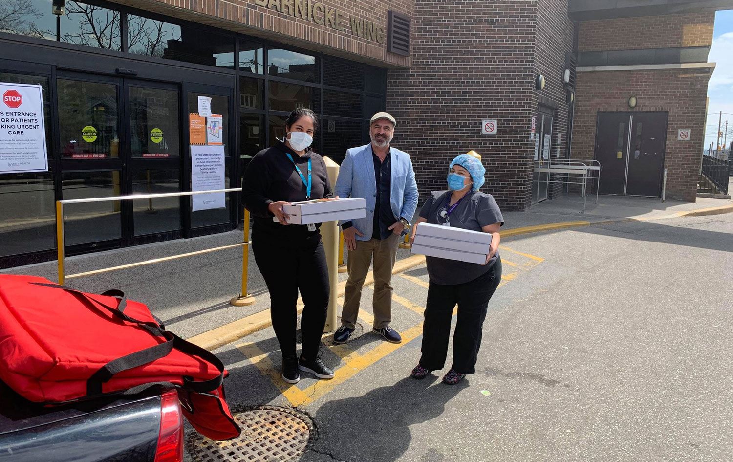 Kürt pizzacıdan Kanada’da sağlık personellerine ücretsiz pizza