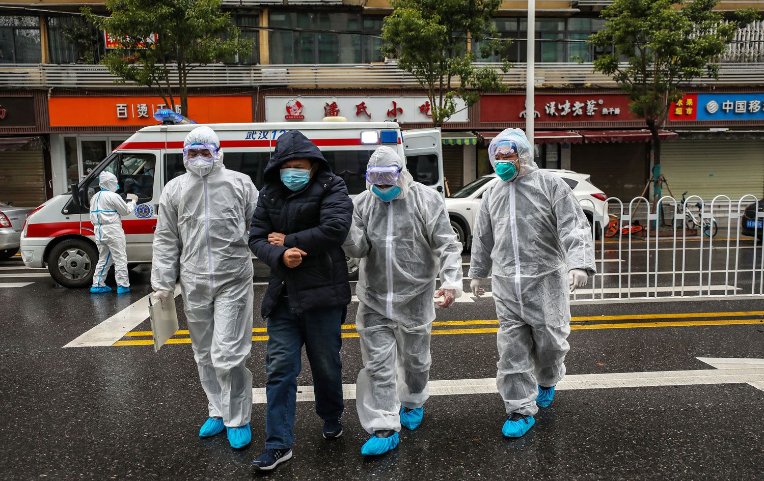 Çinli araştırmacılar: Aşı bulunmadan normal hayata dönülmemeli