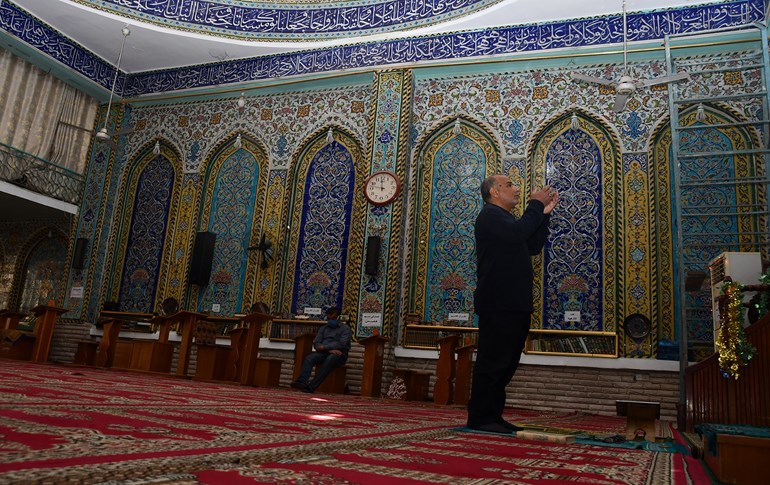 An Iraqi Mouezzin calls for prayer in an empty mosque in Iraq's southern city of Nasiriyah in Dhi Qar province, during the novel coronavirus pandemic crisis, on April 9, 2020. Photo: Asaad Niazi/ AFP