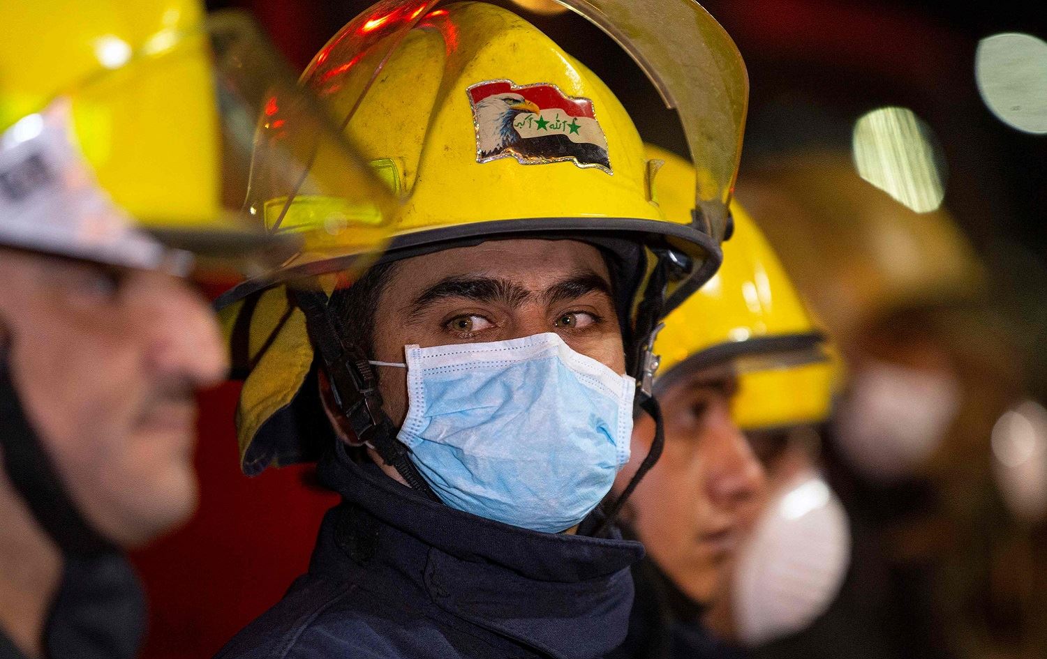 Iraqi security forces pay tribute to health personnel for their efforts during the COVID-19 pandemic in the southern city of Basra, April 07, 2020. Photo: Hussein Faleh / AFP