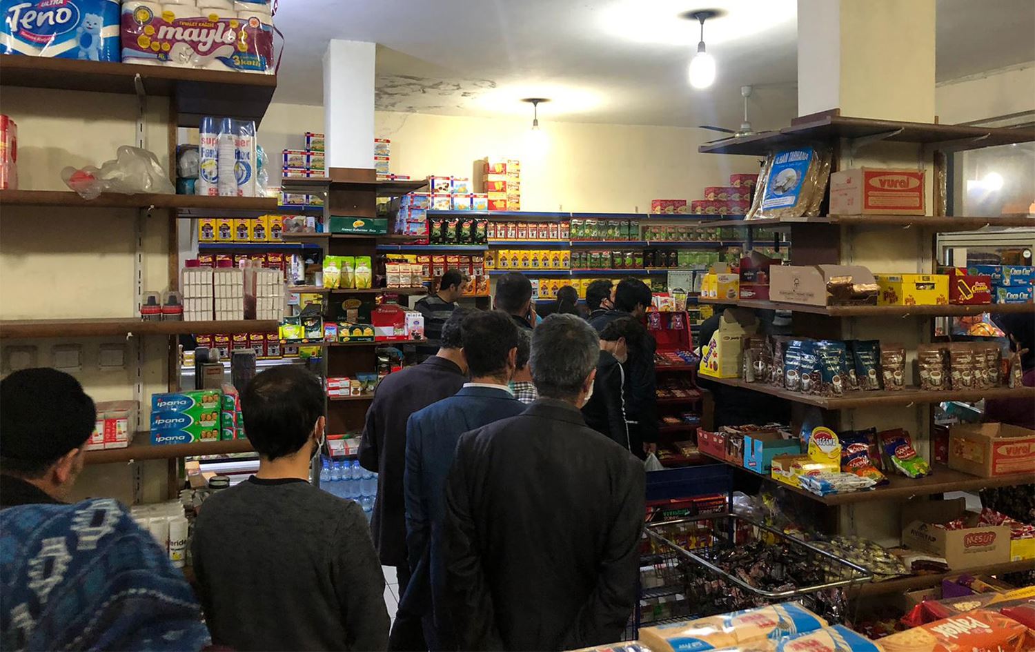 Antep, Urfa, Malatya ve Maraş'ta sokağa çıkma yasağı öncesi yoğunluk