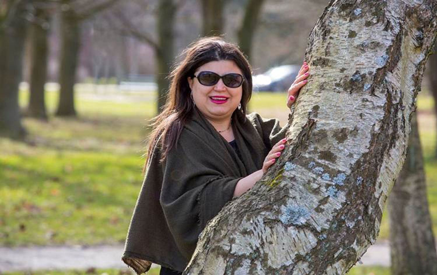 İsveçli bakandan yaşlılara yardım eden Kürt sanatçıya teşekkür