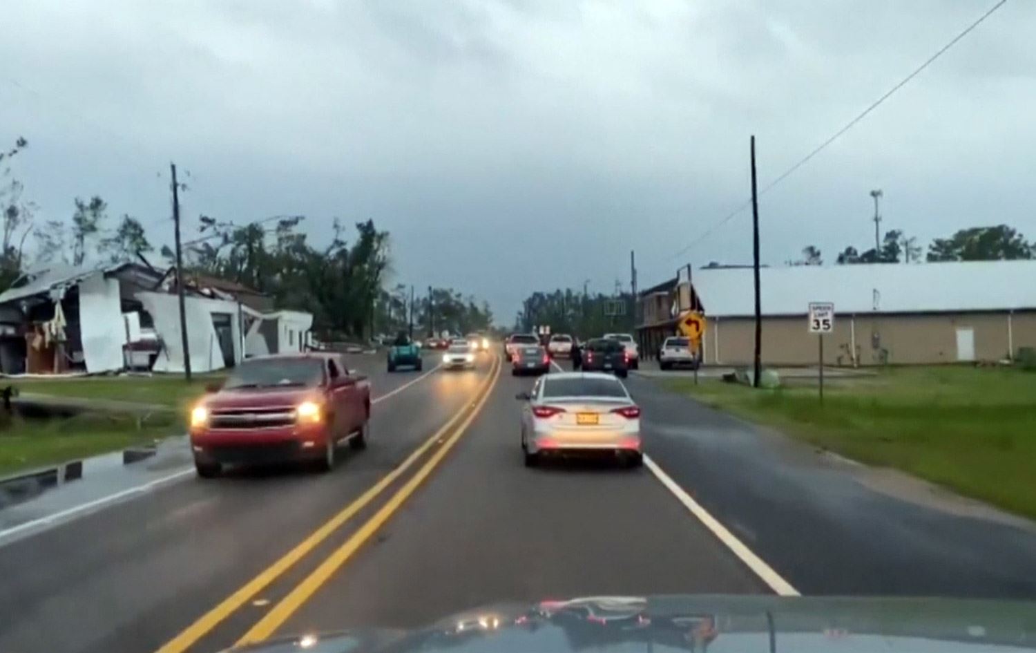 لە ئەمریکا بەهۆی هەڵکردنی باهۆز شەش کەس گیانیان لەدەستدا