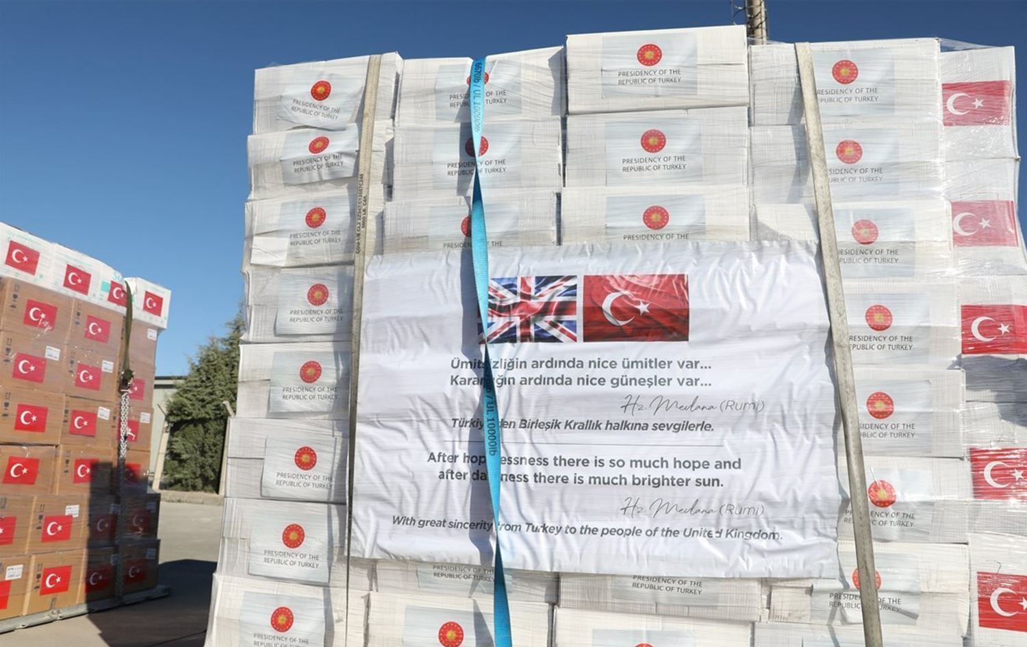 İngiltere, sevkiyatı garantilemeden Türkiye'den koruyucu ekipman geleceğini açıklamış