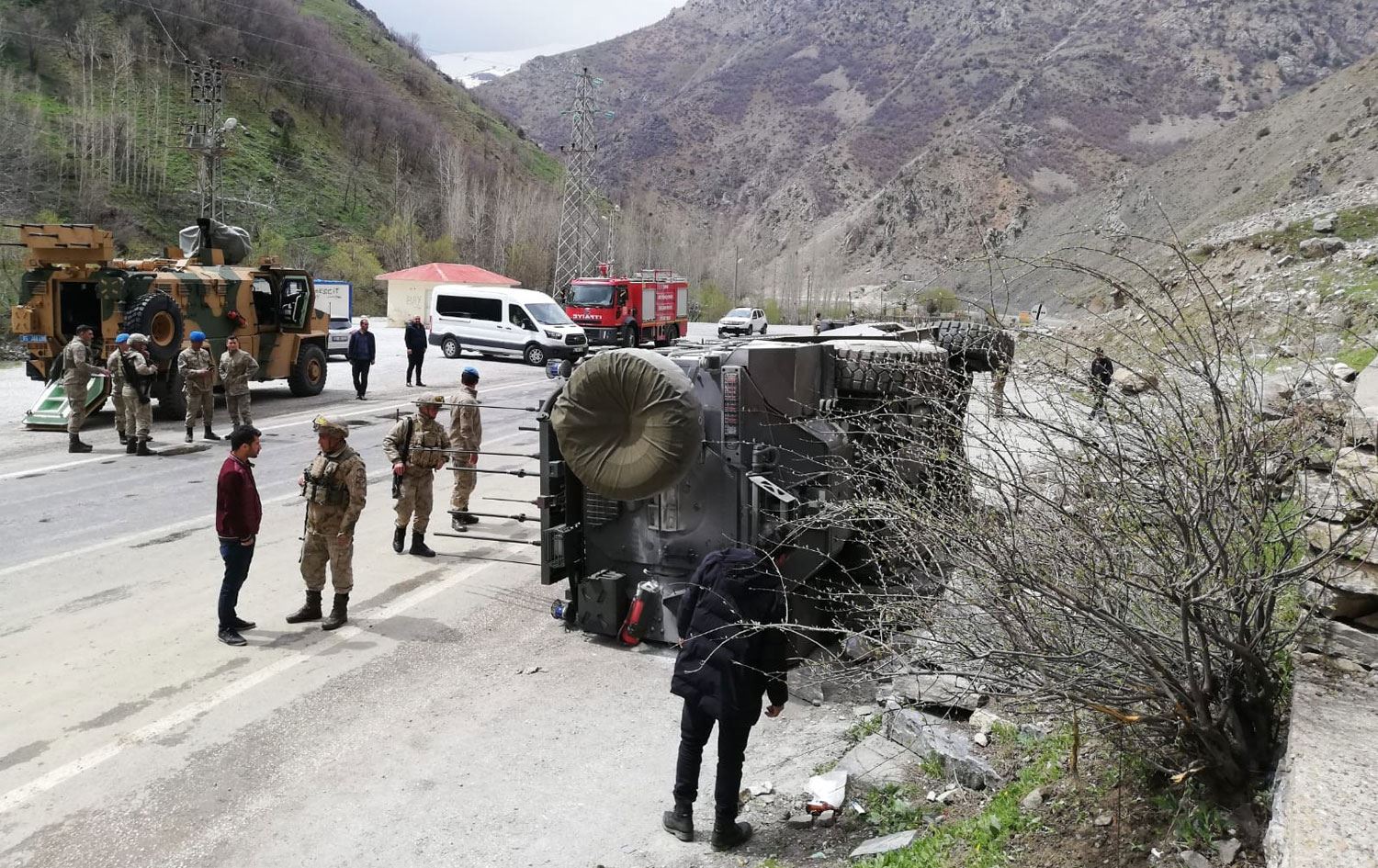Van’da askeri araç devrildi: 6 yaralı