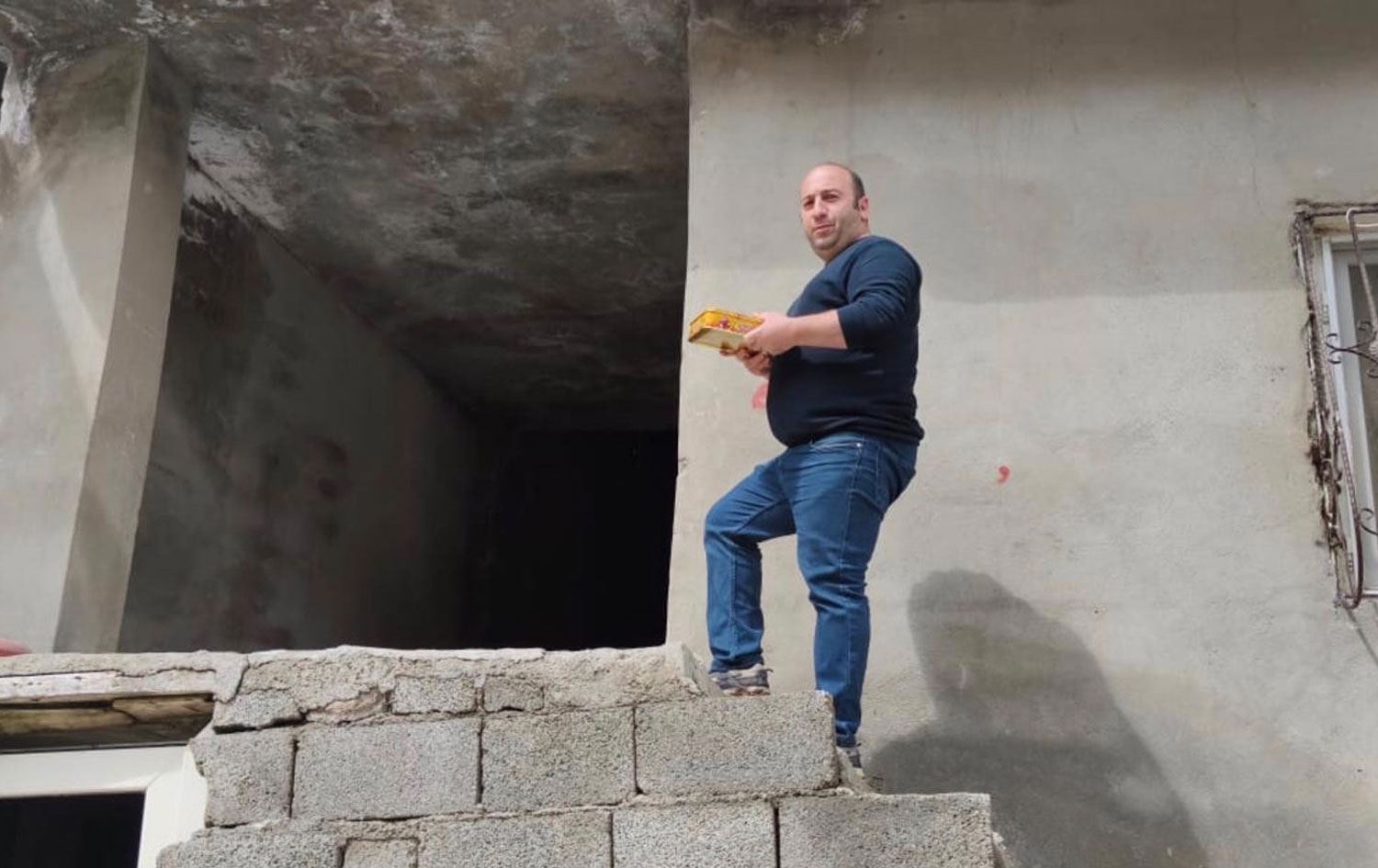 Şırnak’ta arıcılar ihtiyaç sahibi ailelere ücretsiz bal dağıttı