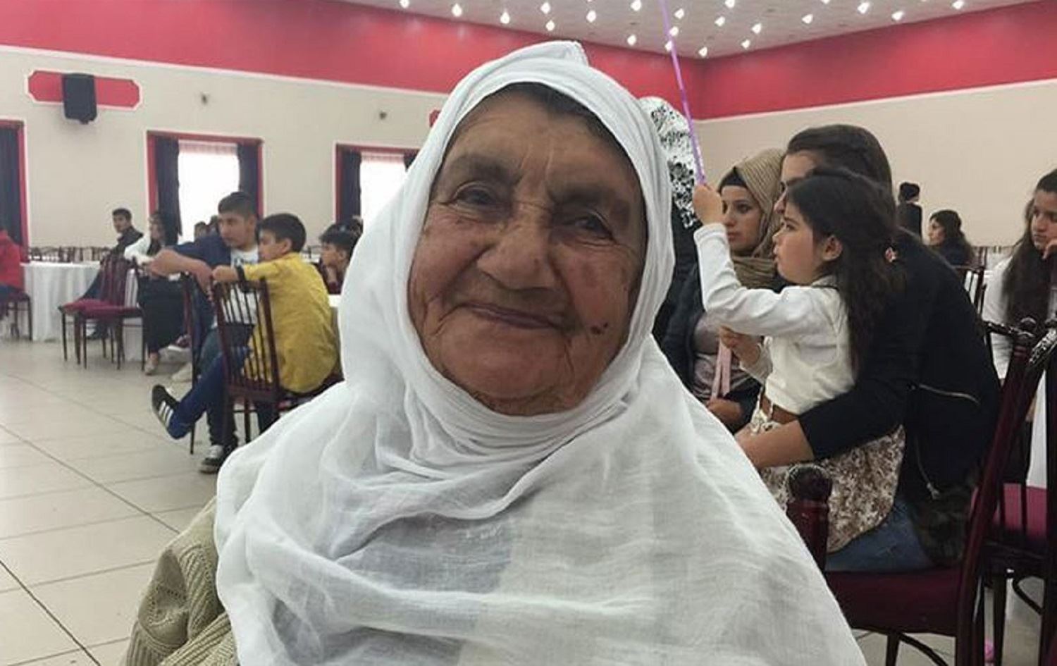 Diyarbakır’da 90 yaşındaki Cemile nine koronavirüsü yendi