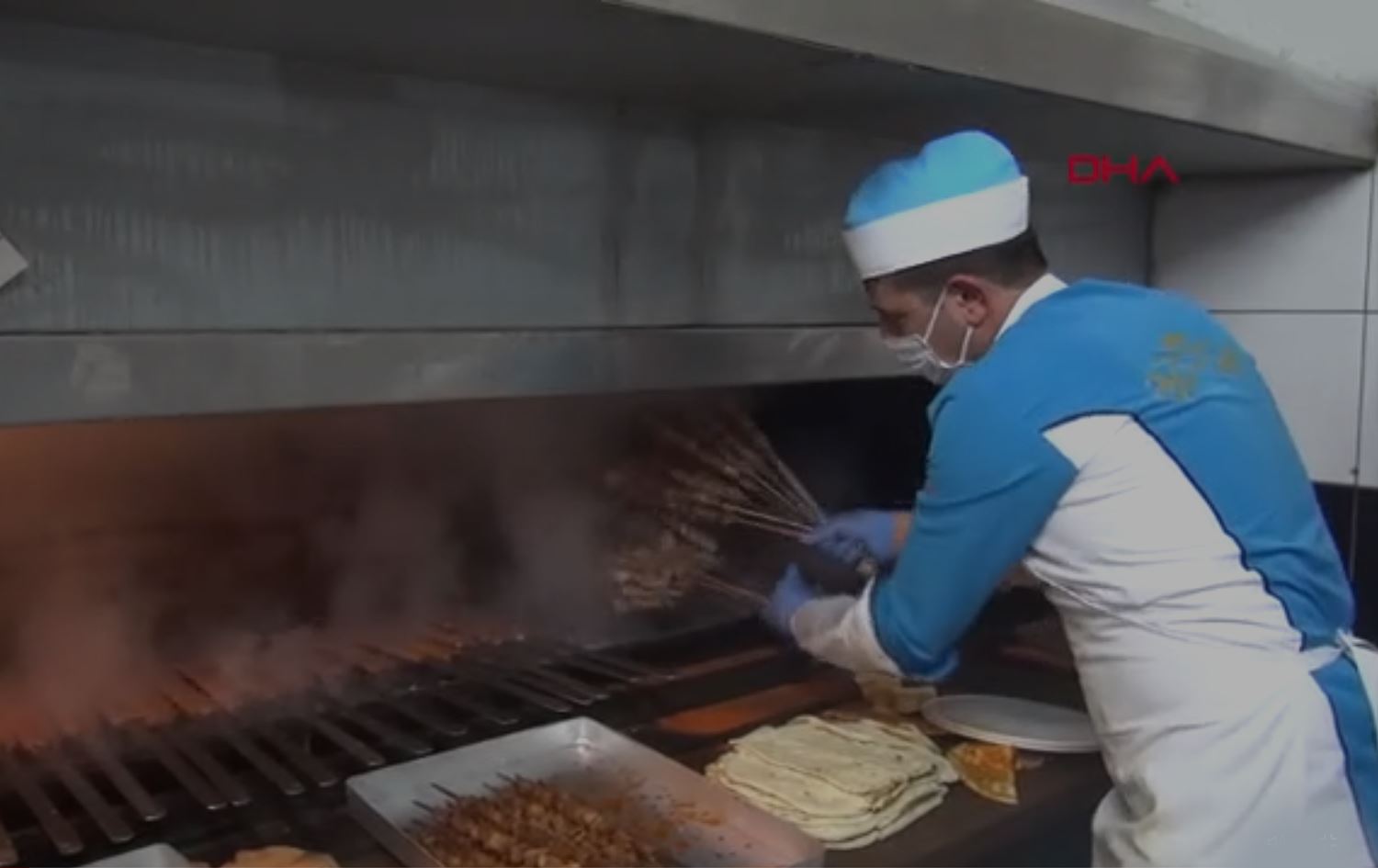 İki kardeş Ramazan'ın ilk gününde 250 aileye kebap yolladılar