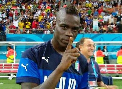 ماریۆ بالۆتێلی تۆڵەی خۆی لە جەماوەری ئینگلیزی كردەوە