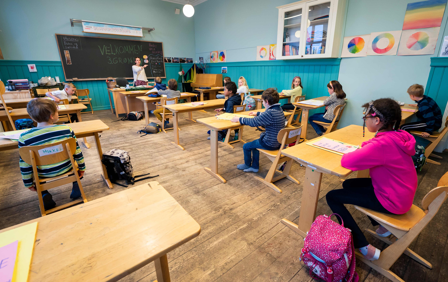 ئەو قوتابیانەی تەمەنیان لەنیوان شەش بۆ 10 ساڵاندایە دەگەڕێنەوە بۆ هۆڵەکانی خوێندن. وێنە: AFP