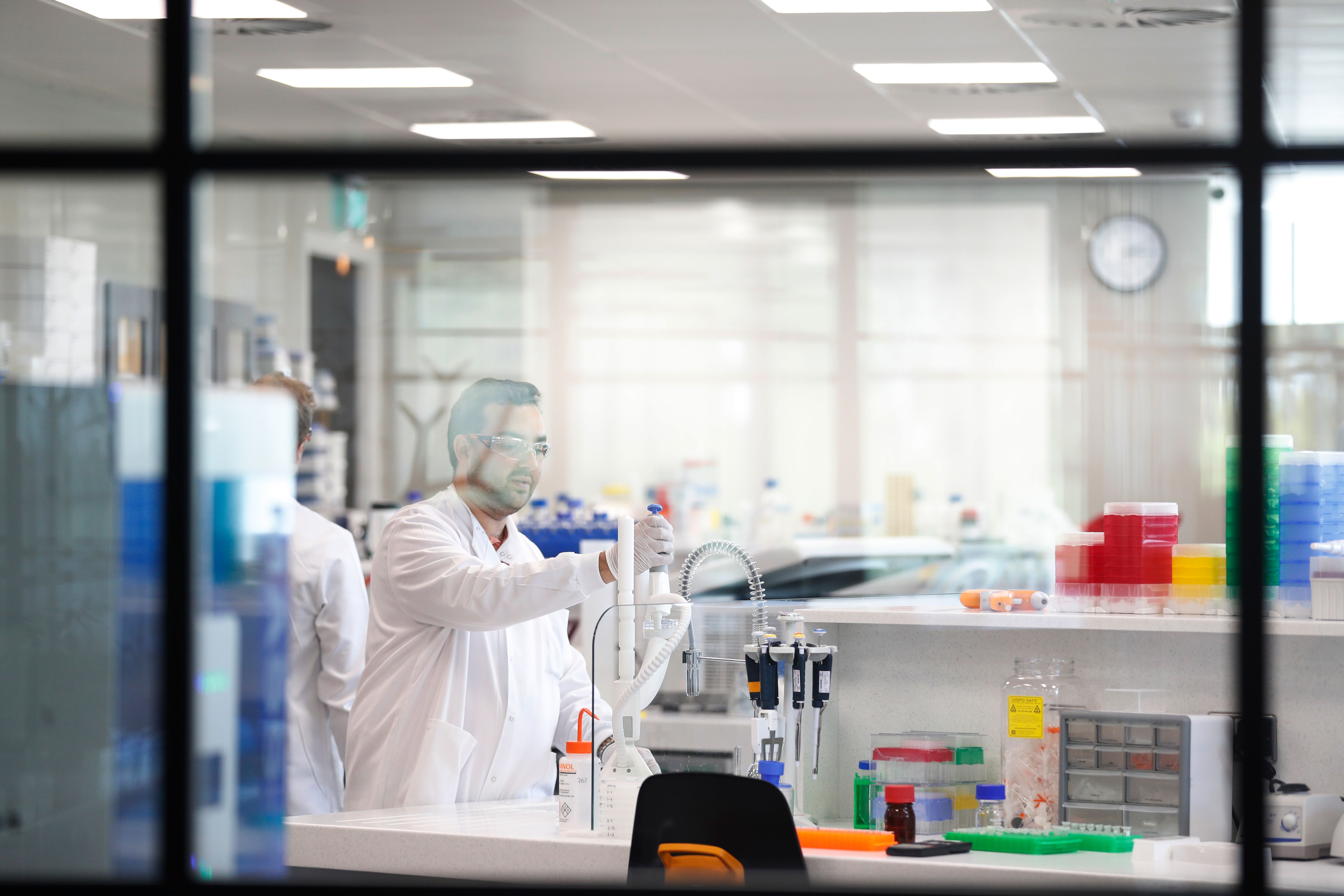 360 تووشبووی دیکەی کۆرۆنا لە بەریتانیا گیانیان لەدەستدا 